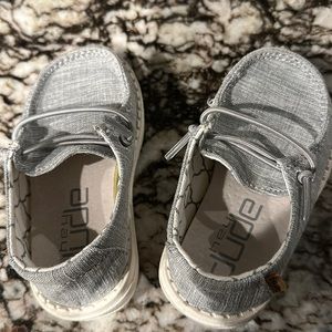 Toddler size 5 Wendy hey dudes, very gently used